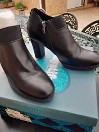 Botins mulhere  pretas