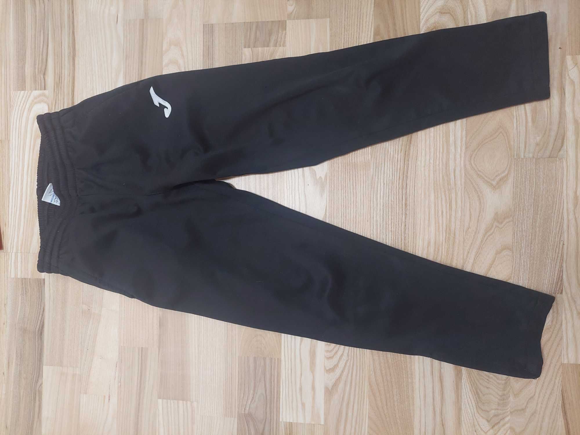 Dres sportowy dla chłopca Joma czerwona bluza, czarne spodnie na 10lat