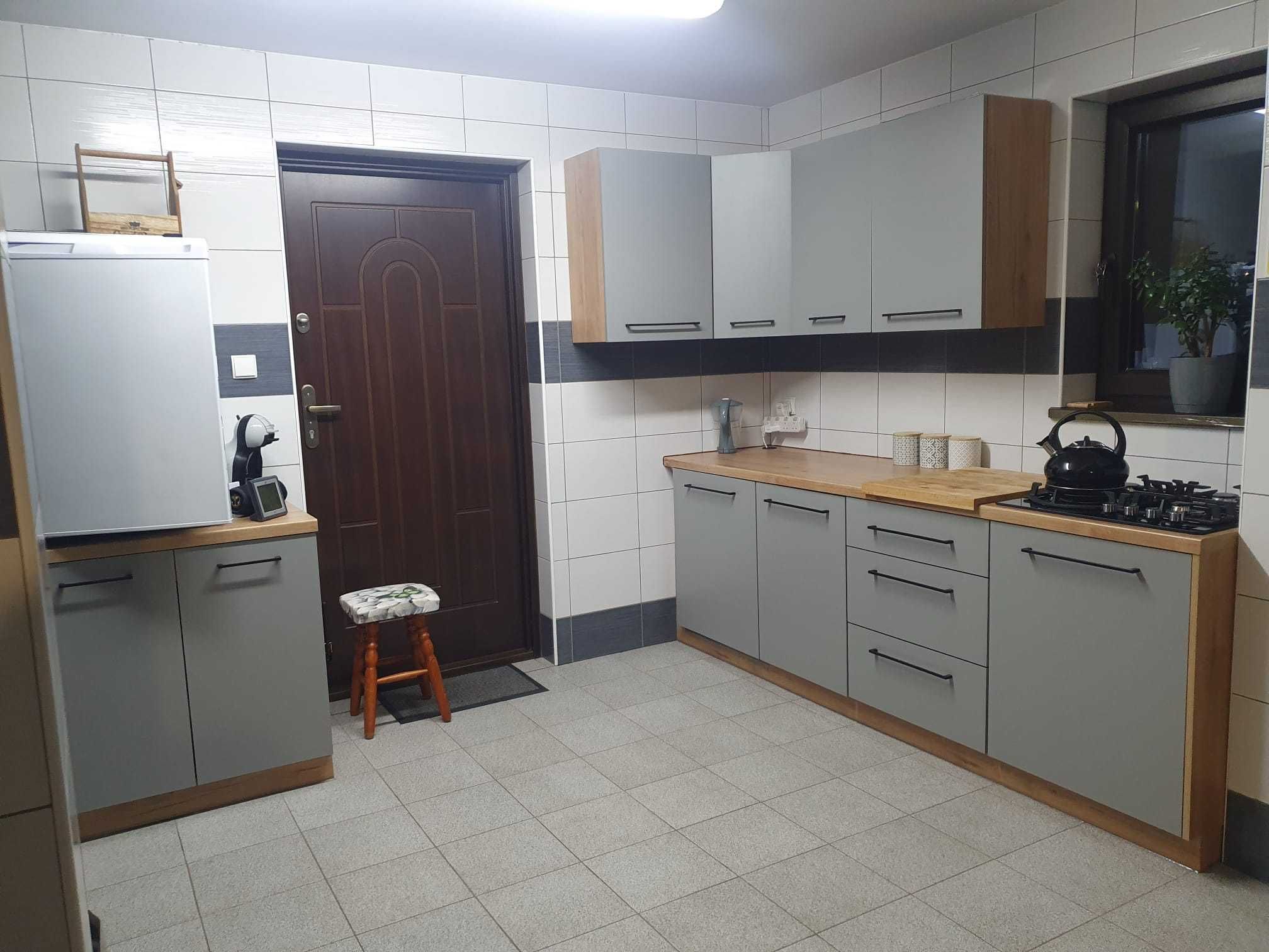 Skręcanie, składanie, montaż mebli