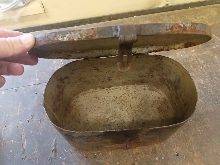 Pojemnik metalowy puszka