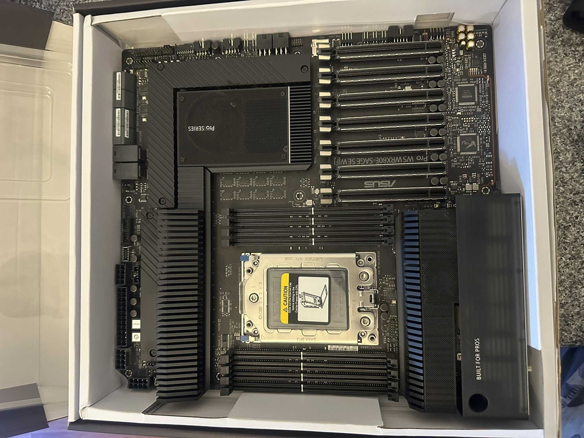 Motherboard Asus Pro WS WRX80E-SAGE SE Wifi (2 unidades restantes)