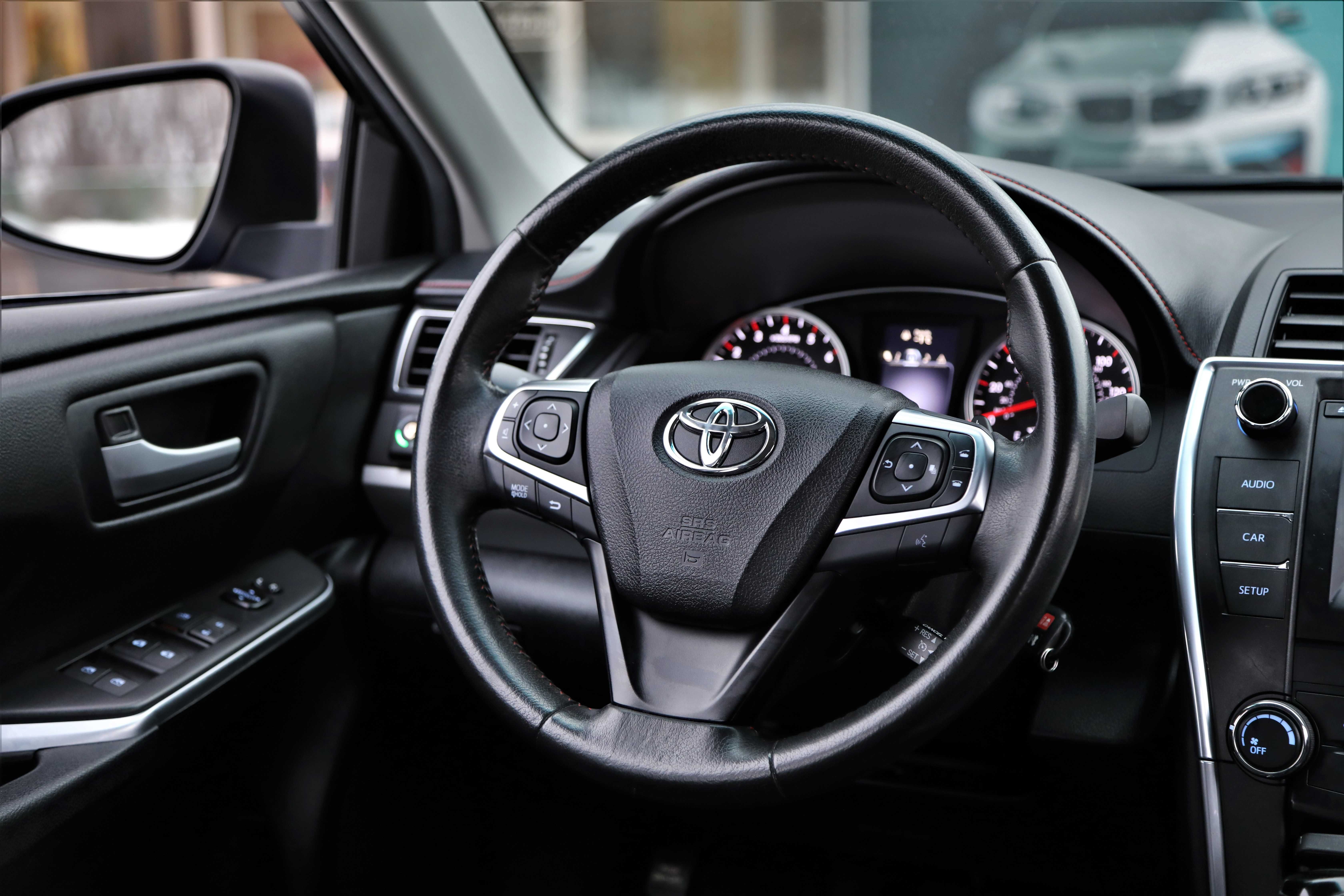 Toyota Camry 2014 року