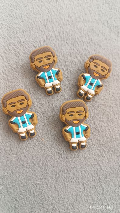 Nowe przypinki do crocsow piłka nożna