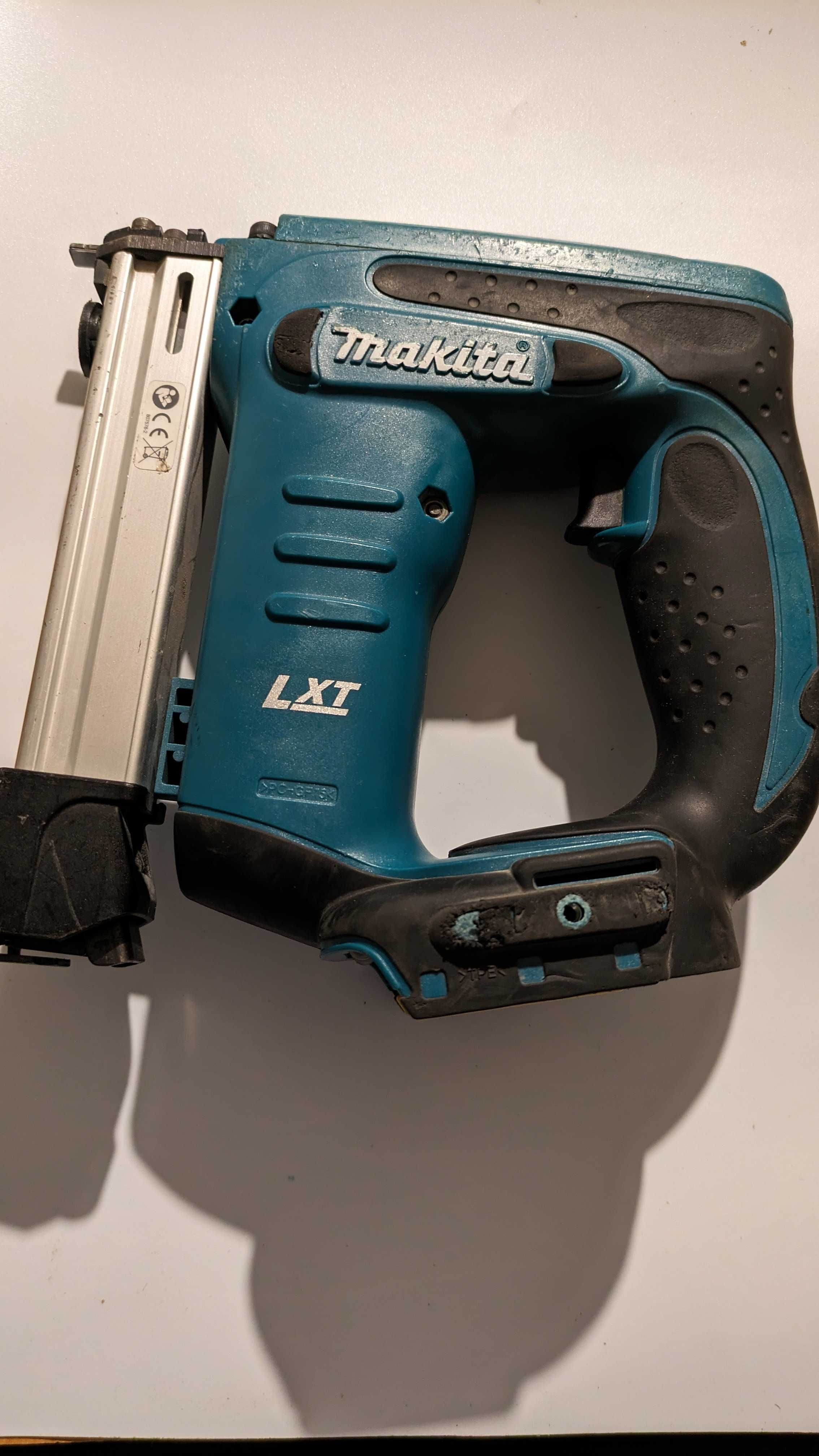 Taker Makita 18v DST221