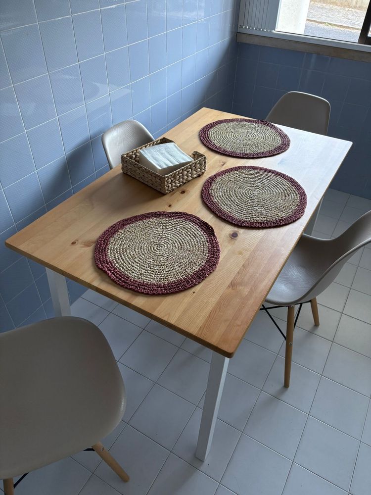 Mesa de jantar + 4 cadeiras