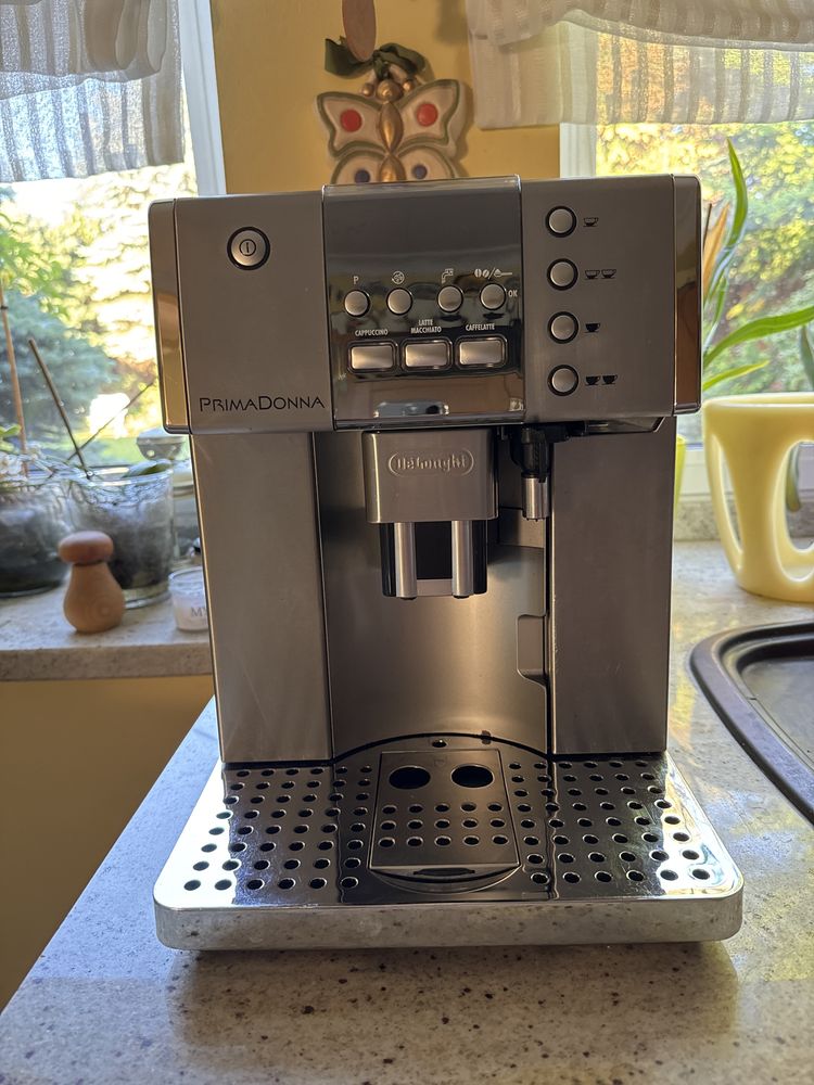 Ekspres do kawy Delonghi Primadonna