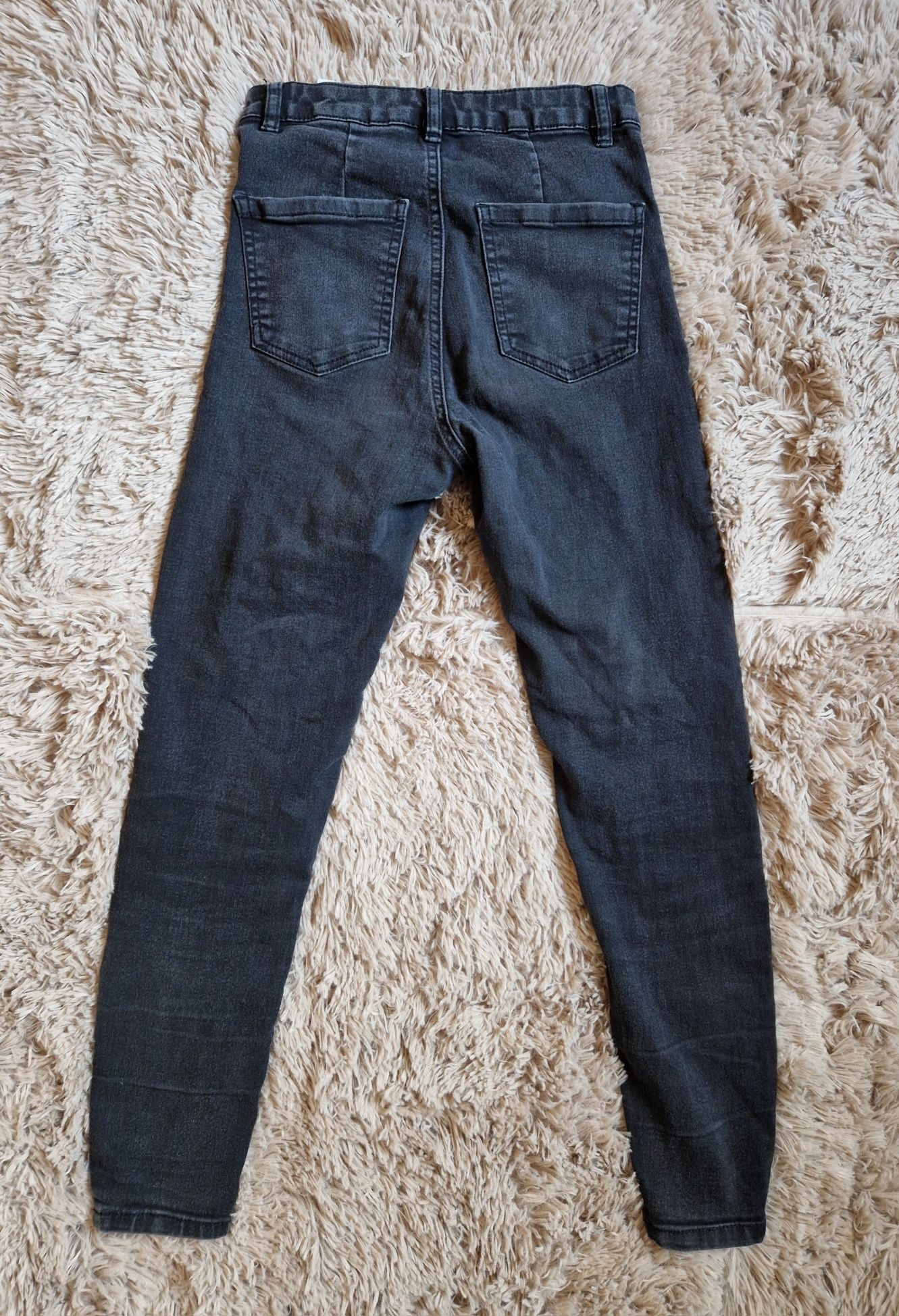 Czarne spodnie Cropp Denim, rozmiar 36, z elastycznego materiału,