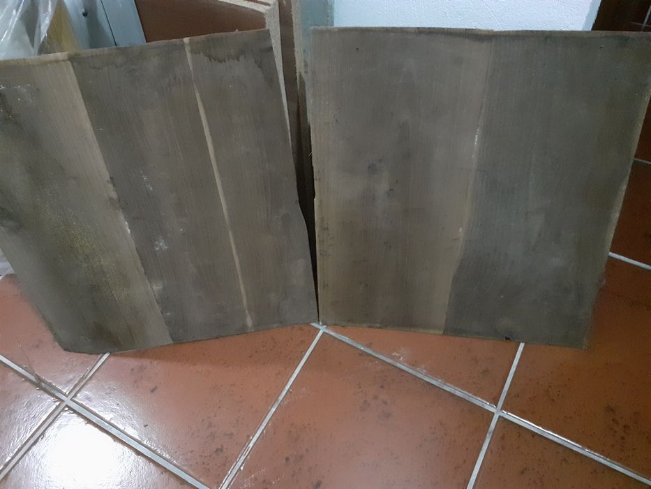 - Conjunto de 10 peças de madeira de castanho antigo.