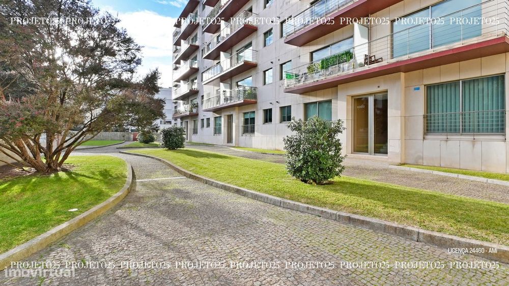 T2 C/ Terraço Privativo em Condº Fechado com piscina  - Casa da Música