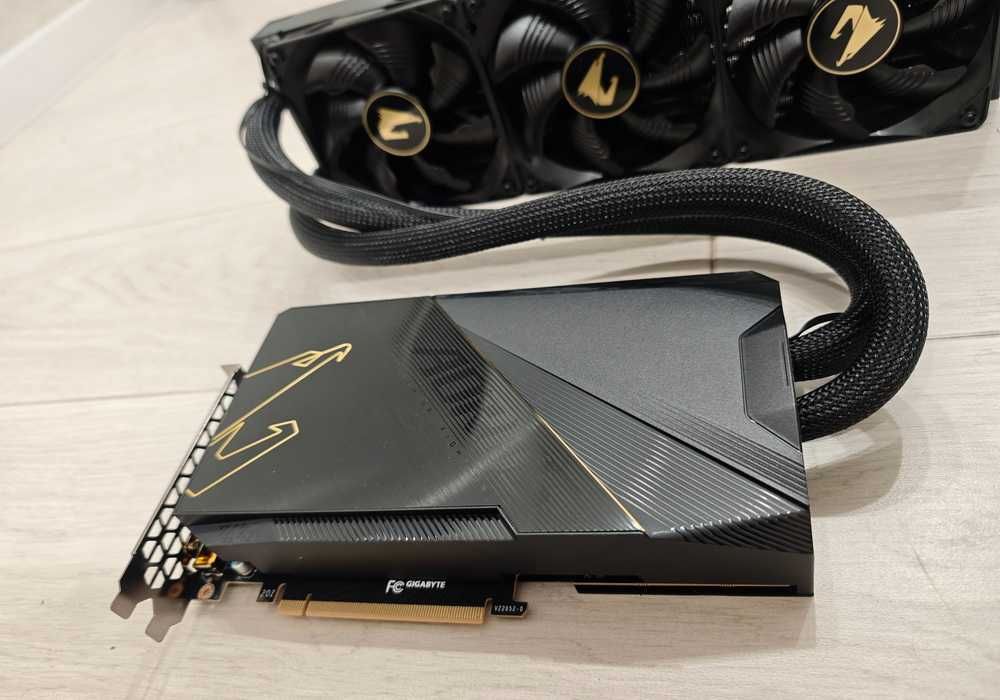Игровая Видеокарта Gigabyte RTX 4090 Aorus Xtreme Waterforce 24GB AIO