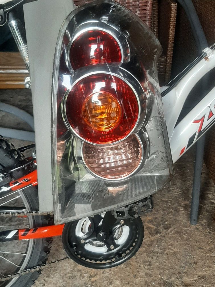 Lampa prawy tył TOYOTA corolla verso  2004r