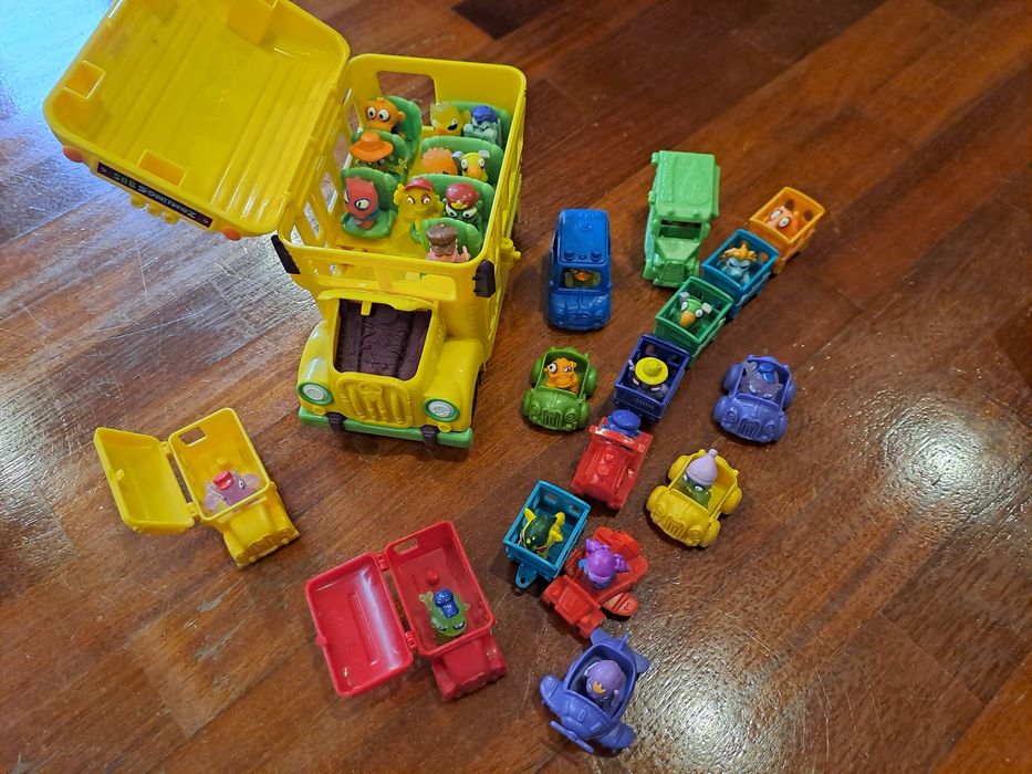 Figuras, carros e combio Zoomlings