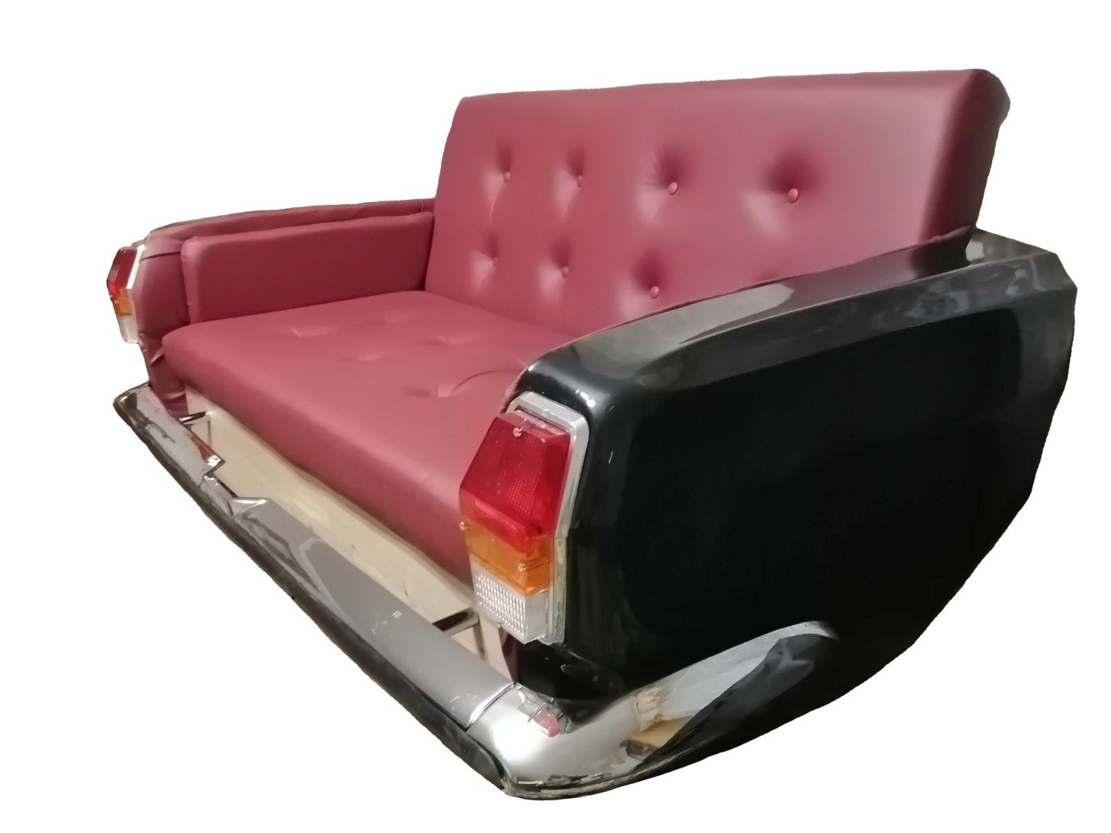 Кожаный диван из авто Волга Газ 24