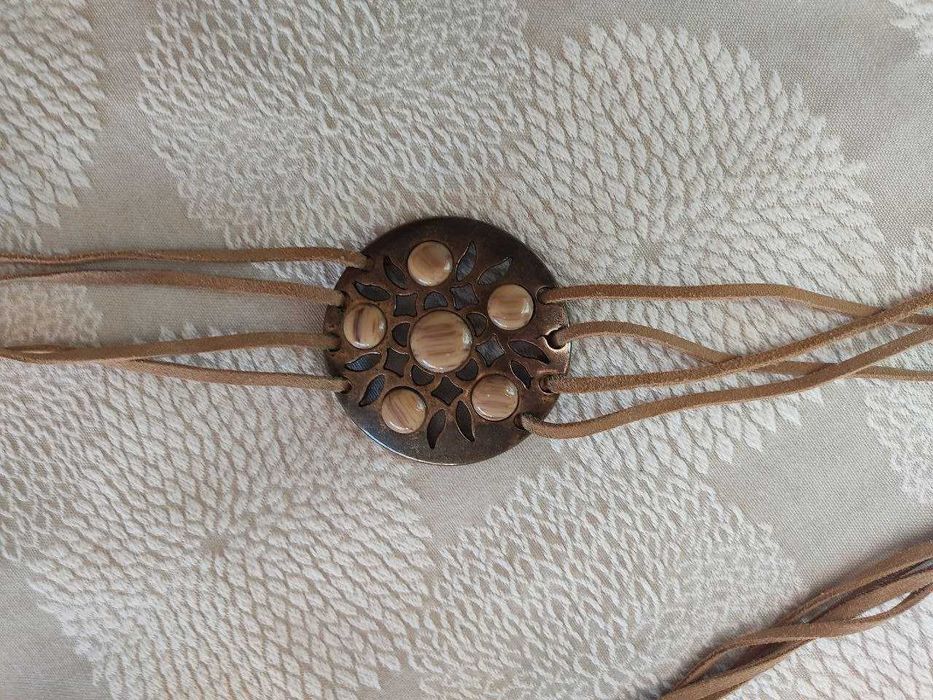 Cinto de senhora modelo de "dar o nó"