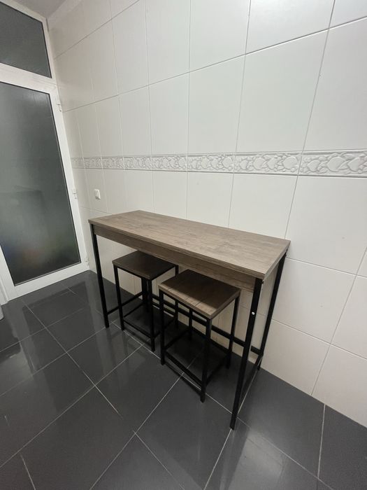 Conjunto mesa e bancos cozinha como novo