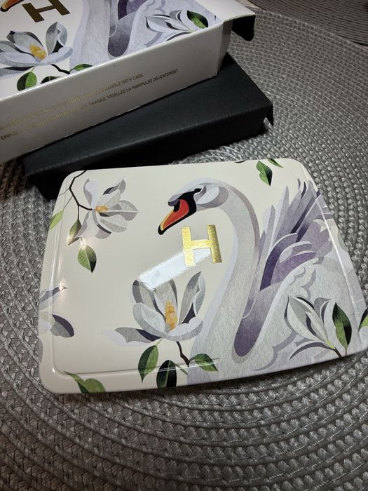 Hourglass Swan paleta