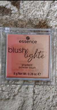 Мерехтливі Рум'яна Blush lighter від бренду Essence Make up.