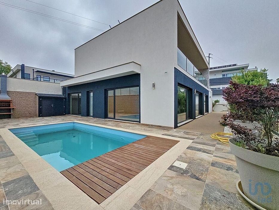 Casa / Villa T4 em Arcozelo de 209,00 m2