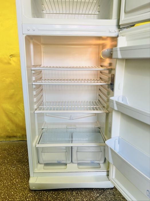 Двухкамерный холодильник Indesit ST145