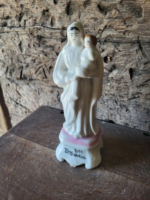 Porcelanowa Maryja Matka Boska