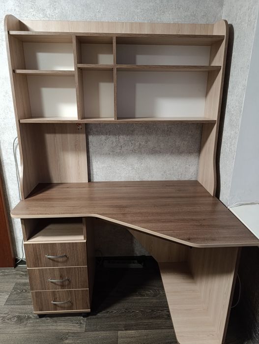 Стіл комп'ютерний кутовий