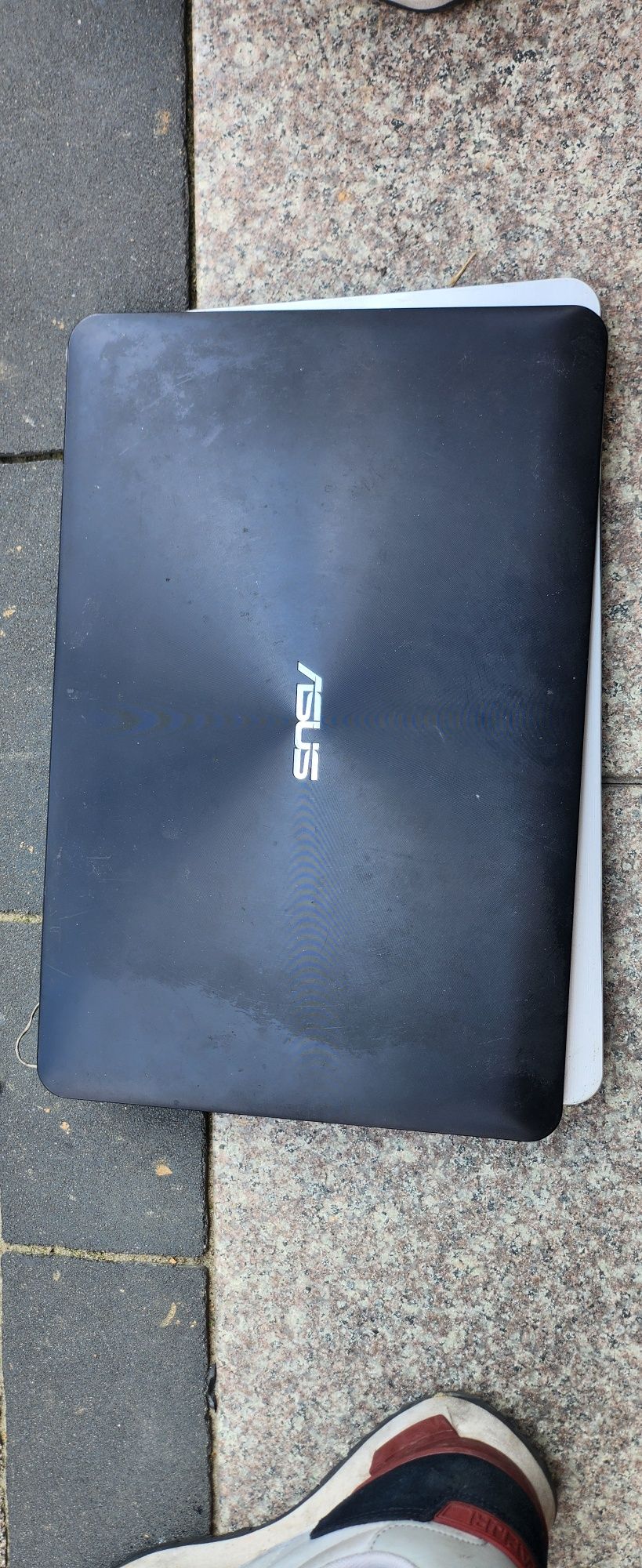 Laptop Asus X555L wyłamane zawiasy