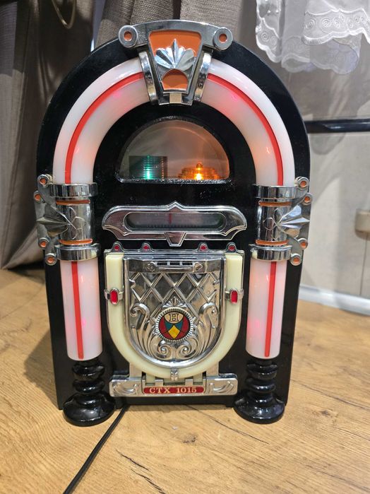 Szafa grająca/radio/odtwarzacz kasetowy