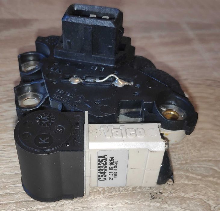 Регулятор генератора авто   Valeo   (есть другие-пишите )