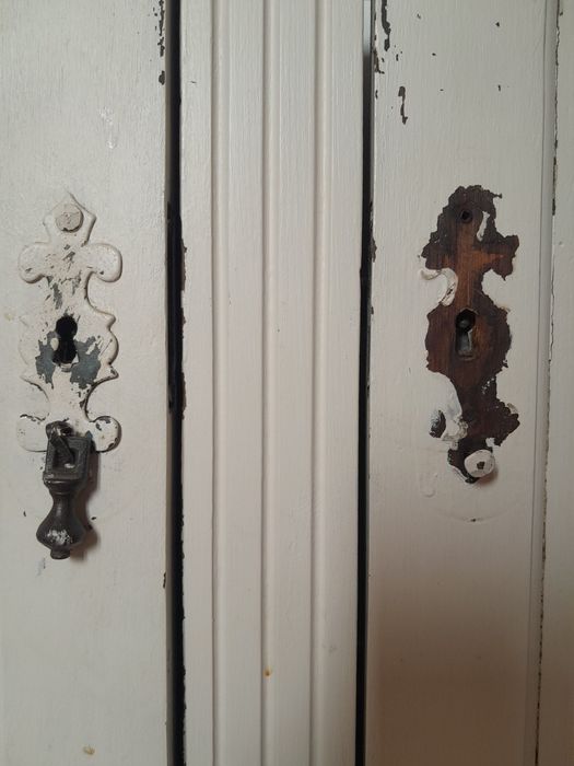 Dou: móvel aparador a quem vier buscar (Graça, Lisboa)