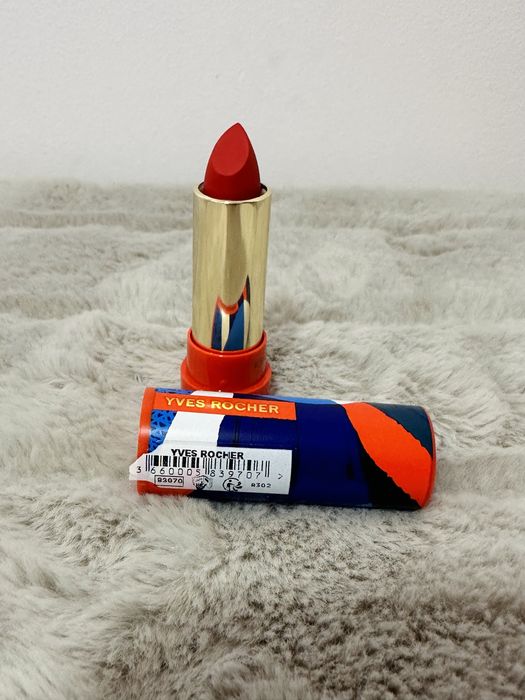 Nowa czerwona matowa szminka yves rocher