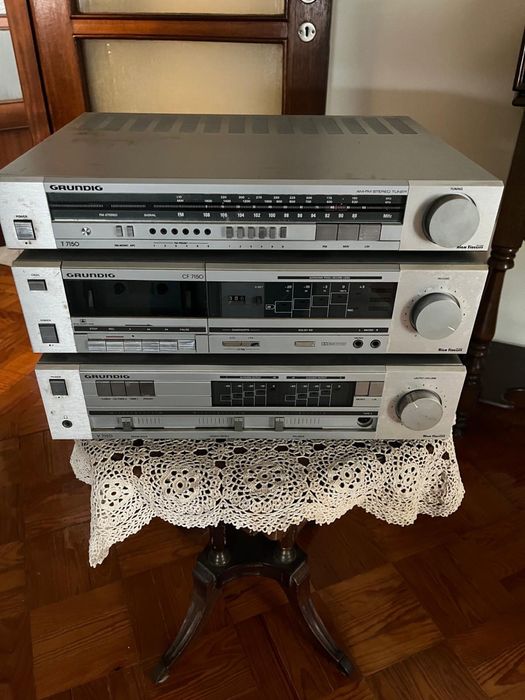 Amplificador + Leitor de Cassetes + Sintonizador Grundig