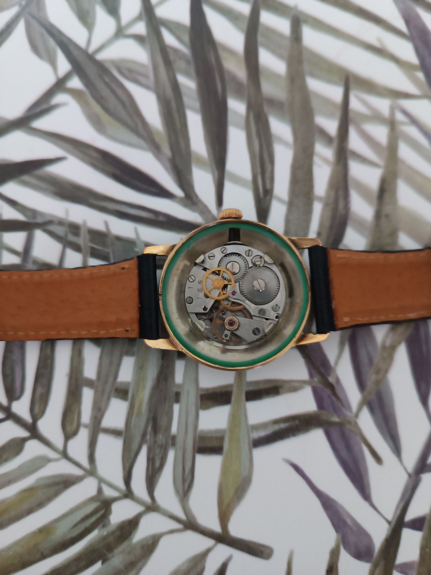 Zegarek mechaniczny.