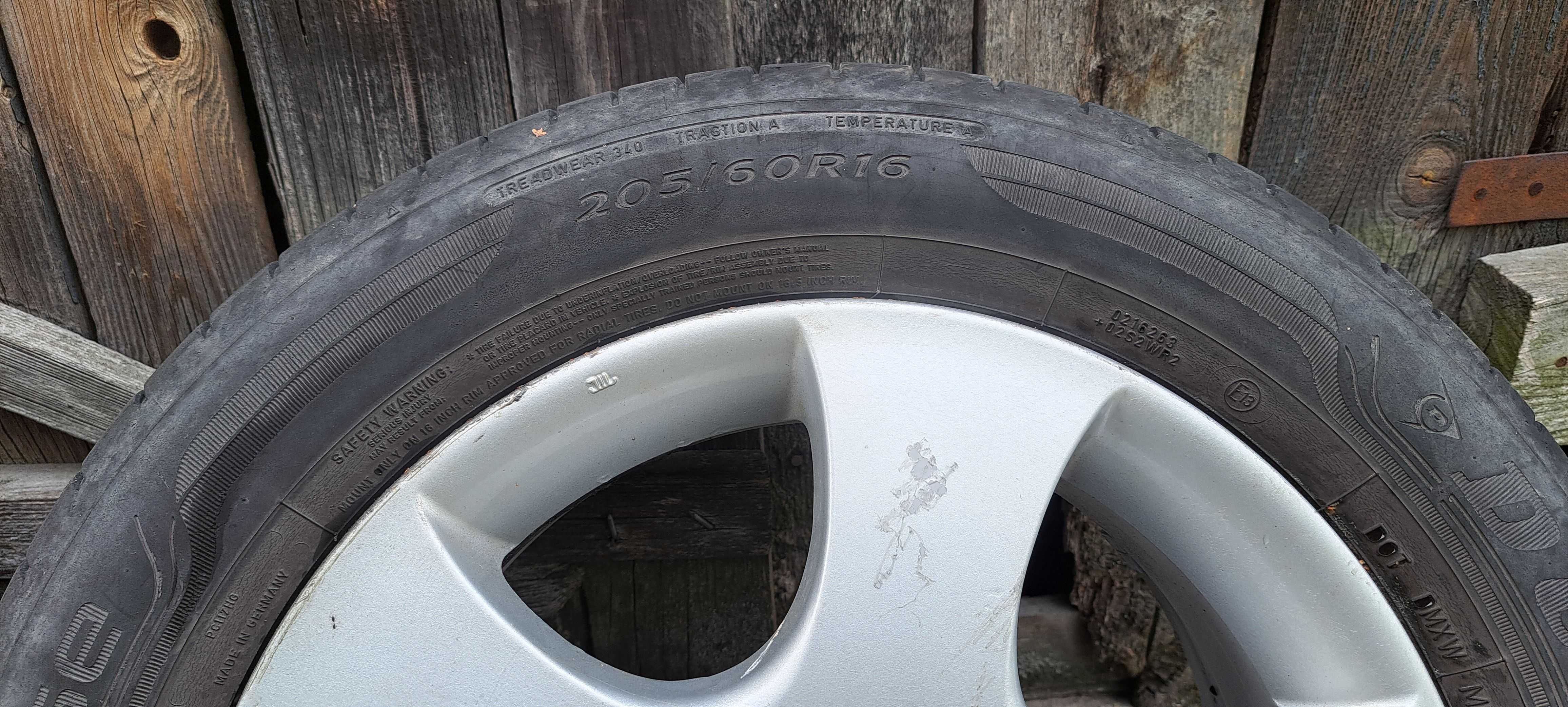 Felgi aluminiowe R16 do Nissana z oponami letnimi DUNLOP 205/60 R16