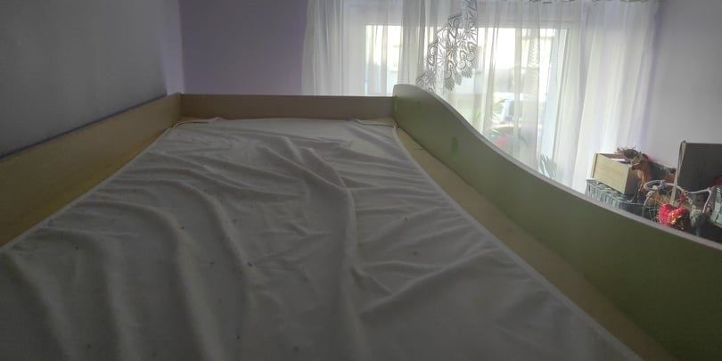 Łóżko z biórkiem