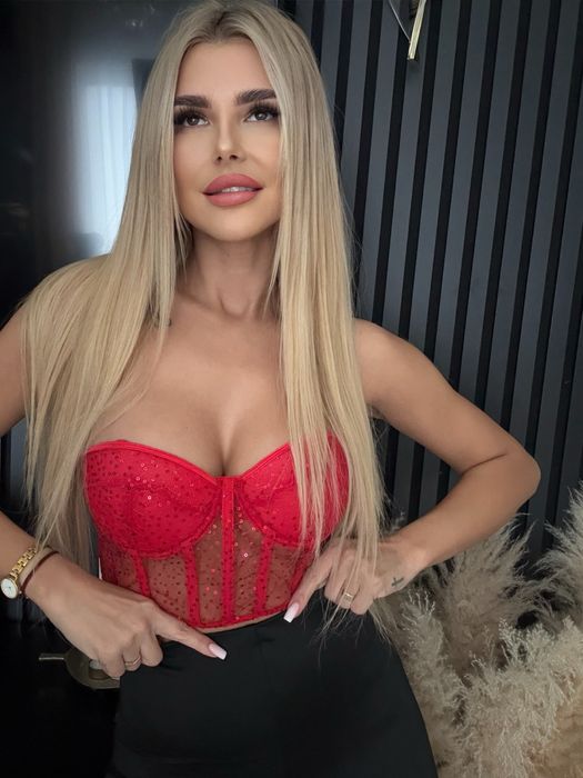 Gorset czerwony - usztywniane miseczki