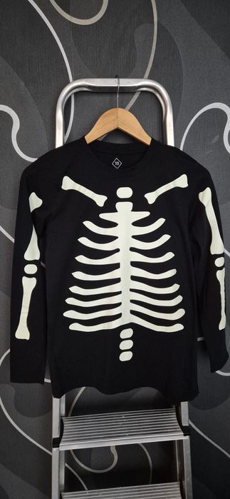 T-shirt świeci w ciemości