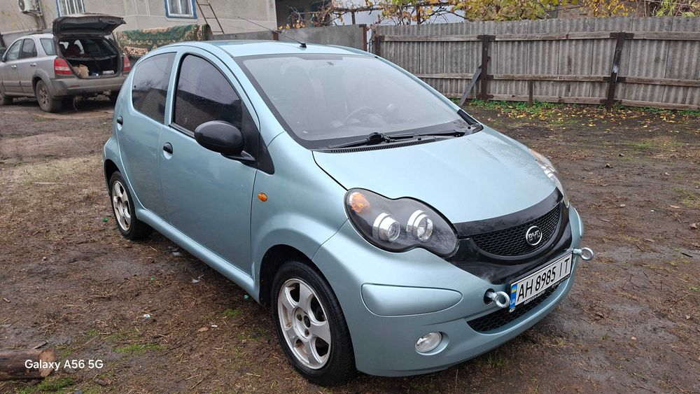 Автомобіль BYD F0