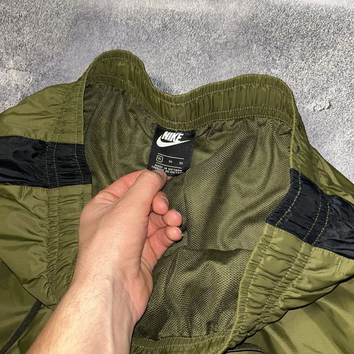 Нейлонові спортивні штани Nike, XL-розмір оригінал хакі кольору