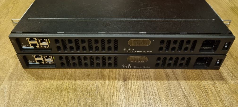 Router Cisco 4300 Series (ISR4331)