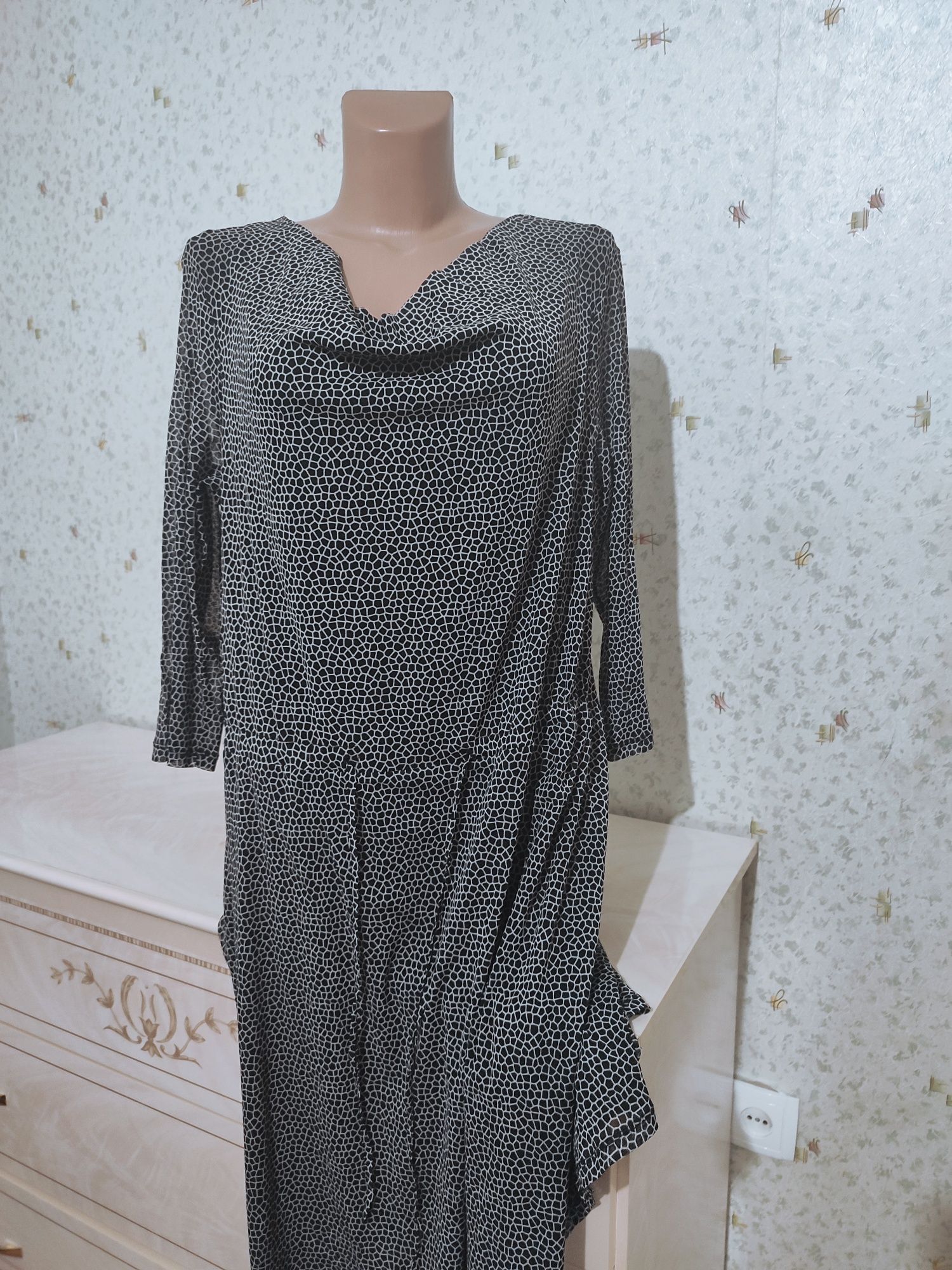 Продам летнее женское платье р XL/50 новая