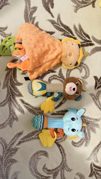 Дитячі іграшки для найменших