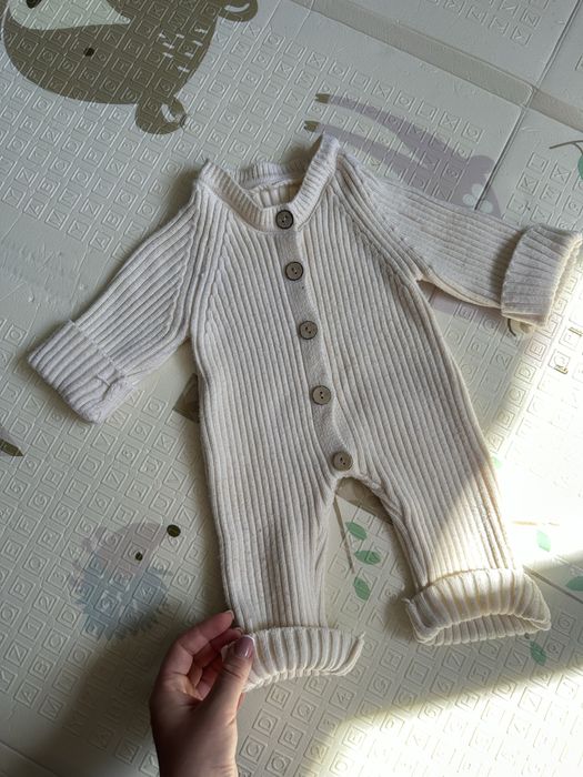 Вʼязаний ромпер молочний