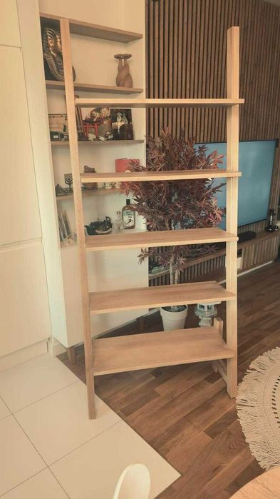 dębowy regał ze skrzynią