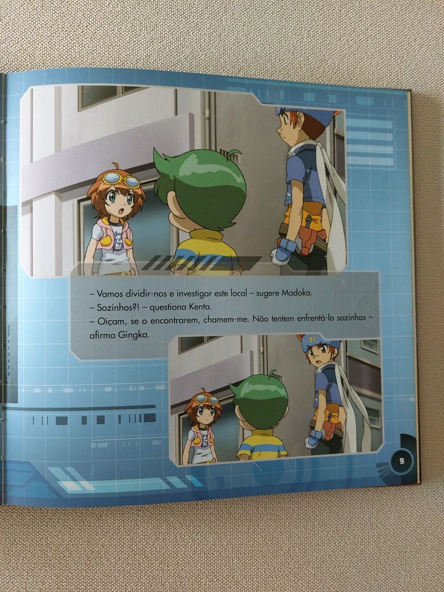 Livro Beyblade, com autocolantes,  novos