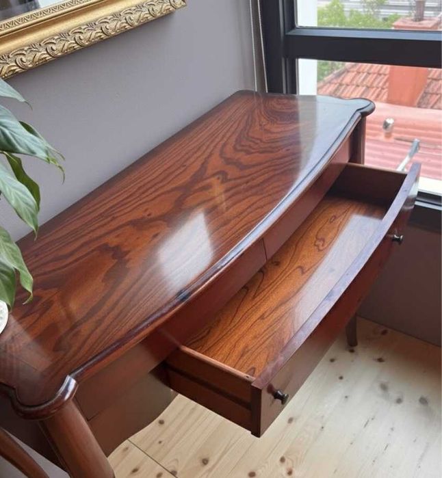 Consola Elegante – Artesanato Excecional