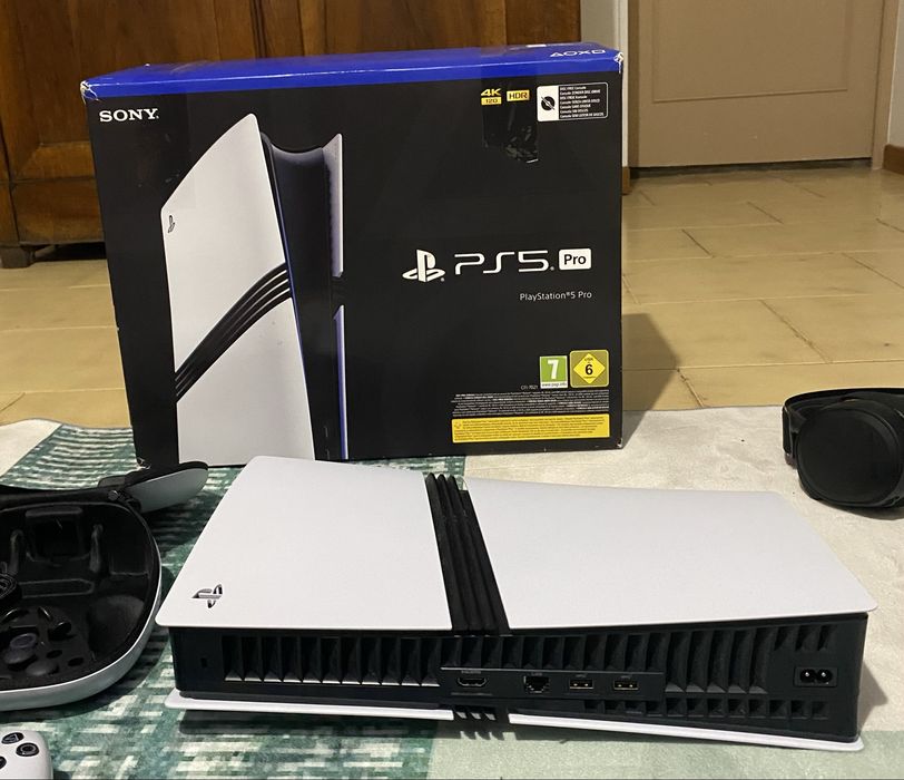Playstation 5 pro digital 2tb + 2 comandos + 1 headset