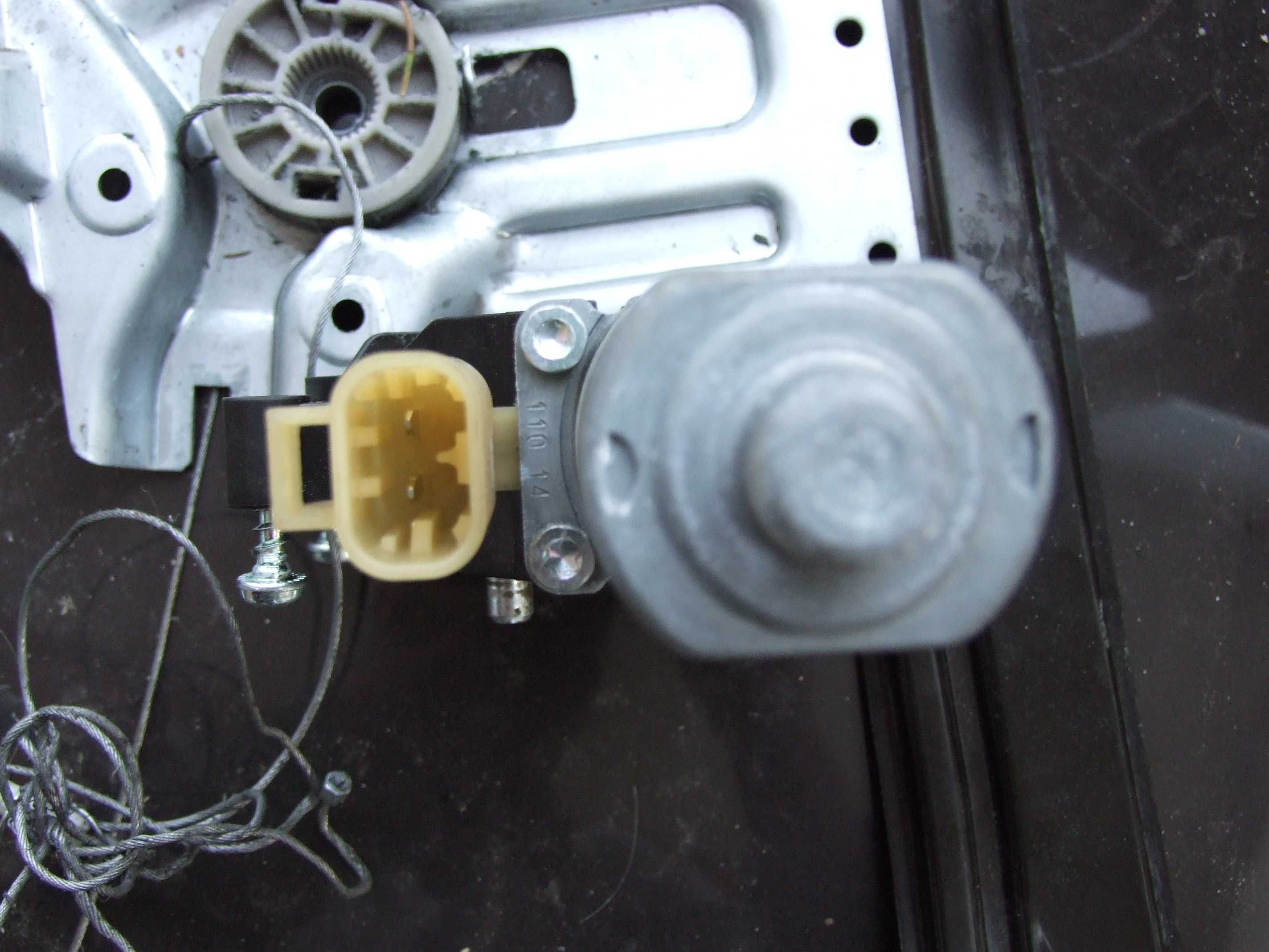 мотор стеклоподъемника водительской двери Шевроле Круз США