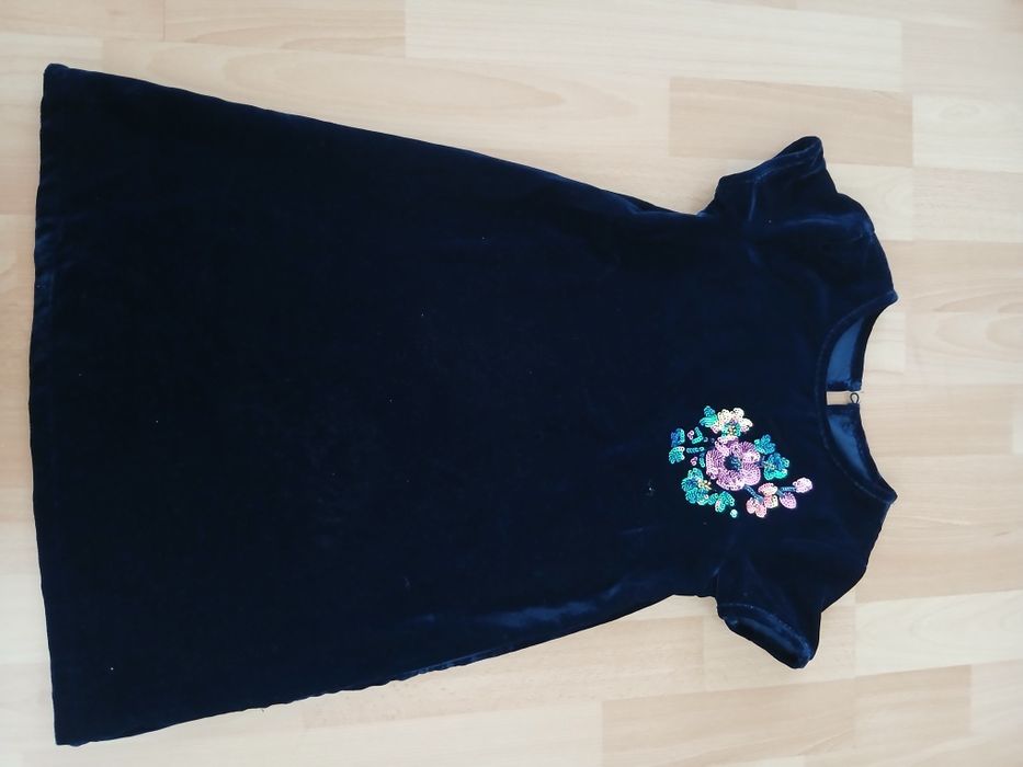 Sukienką George r.122-128