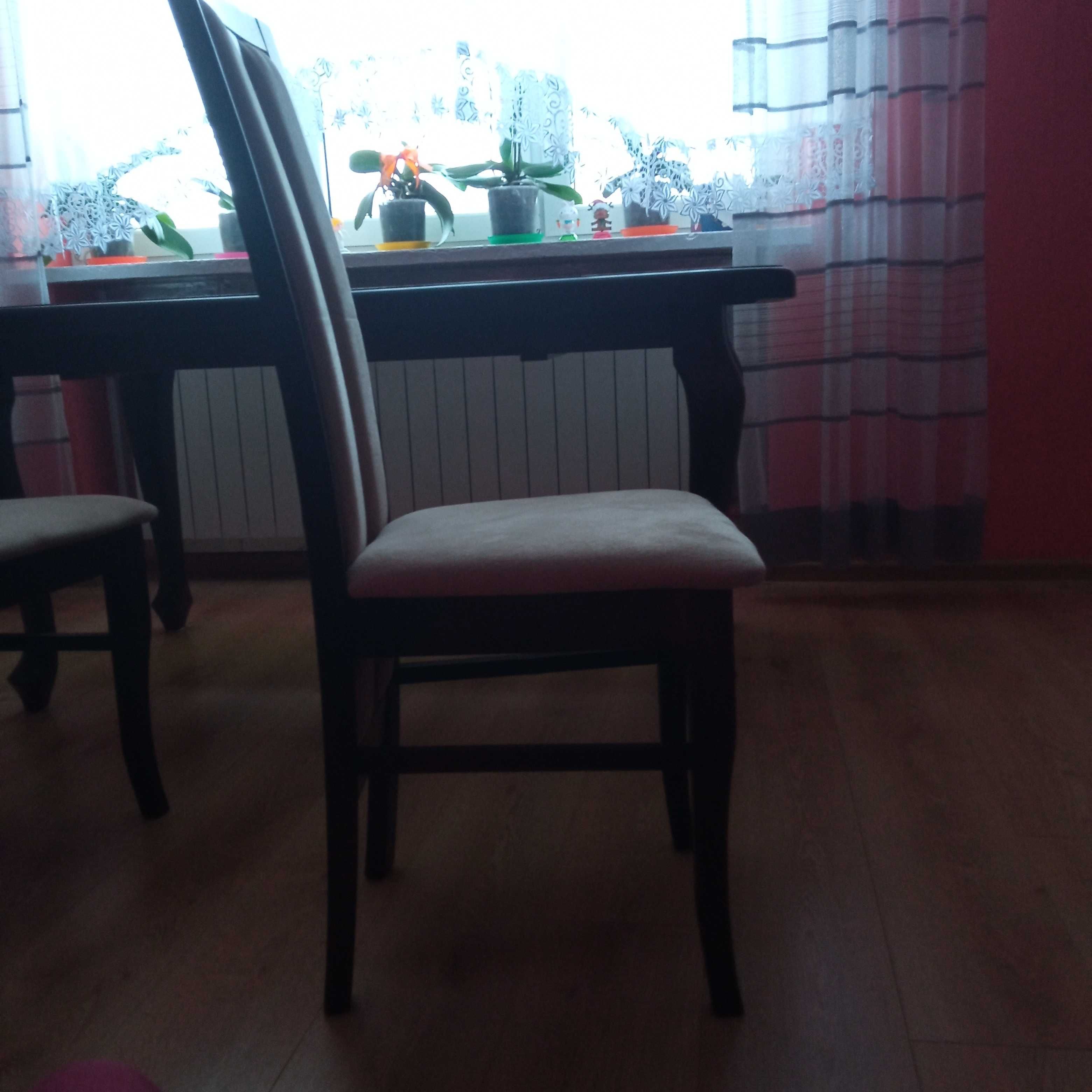 Zestaw stół z krzesłami