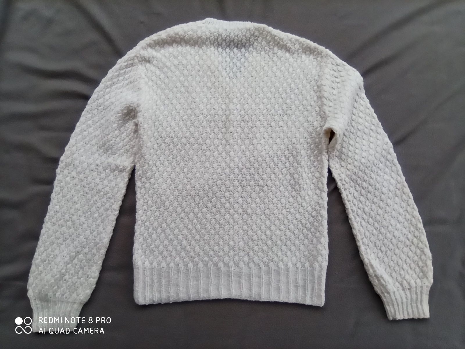 Biały / ecru sweterek damski